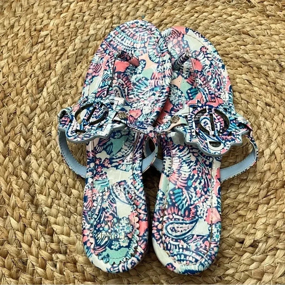 Crown & Ivy Wylie Blue Pink White Paisley Print Thong Sandals Flip Flop Sz 7 - Picture 1 of 4